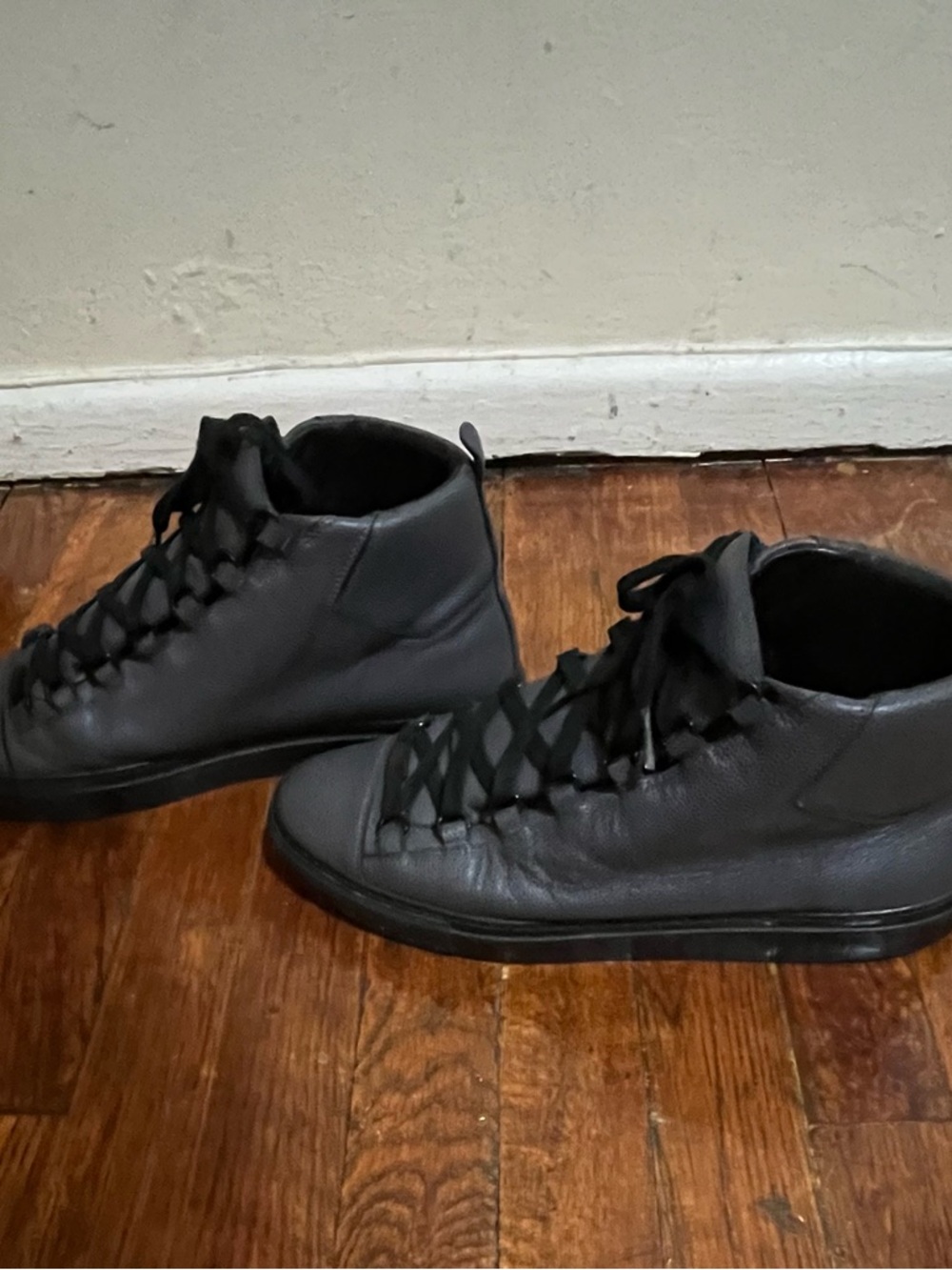 Balenciaga Men's Gray Arena Low-Top Lace-Up Sneakers - Picture 4 of 9